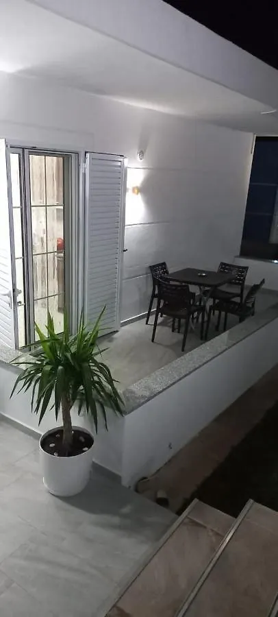 Arjan Dyli Guesthouse Ksamil