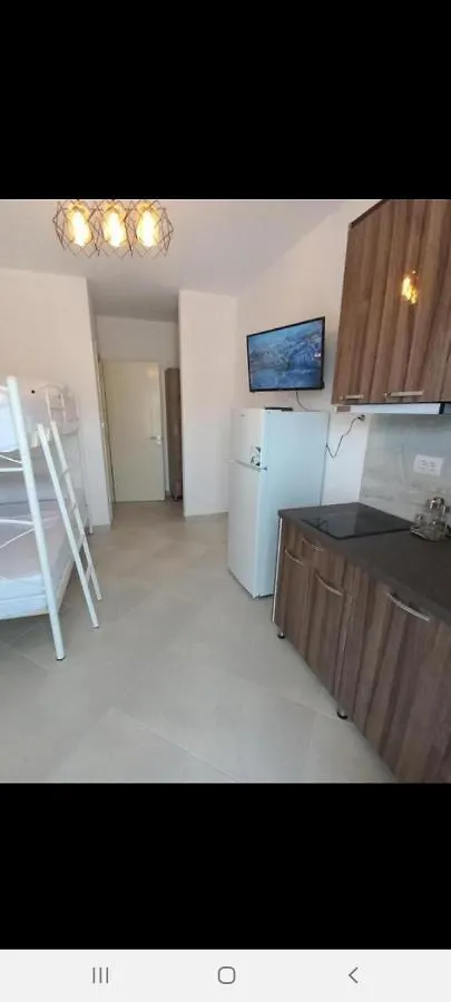 게스트하우스 Arjan Dyli Guesthouse 사밀