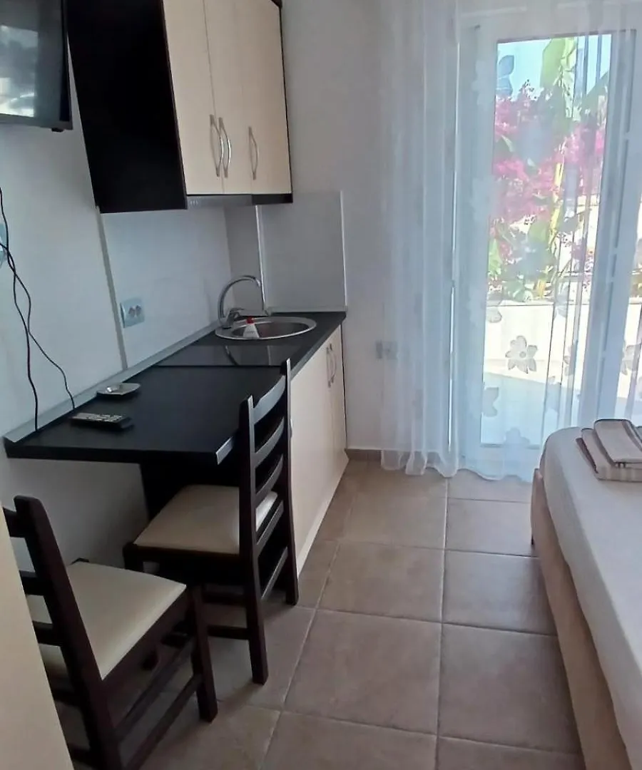 Arjan Dyli Guesthouse 사밀 0*,